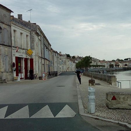 Le Gite Des 3 Saules Saint-Savinien Bagian luar foto