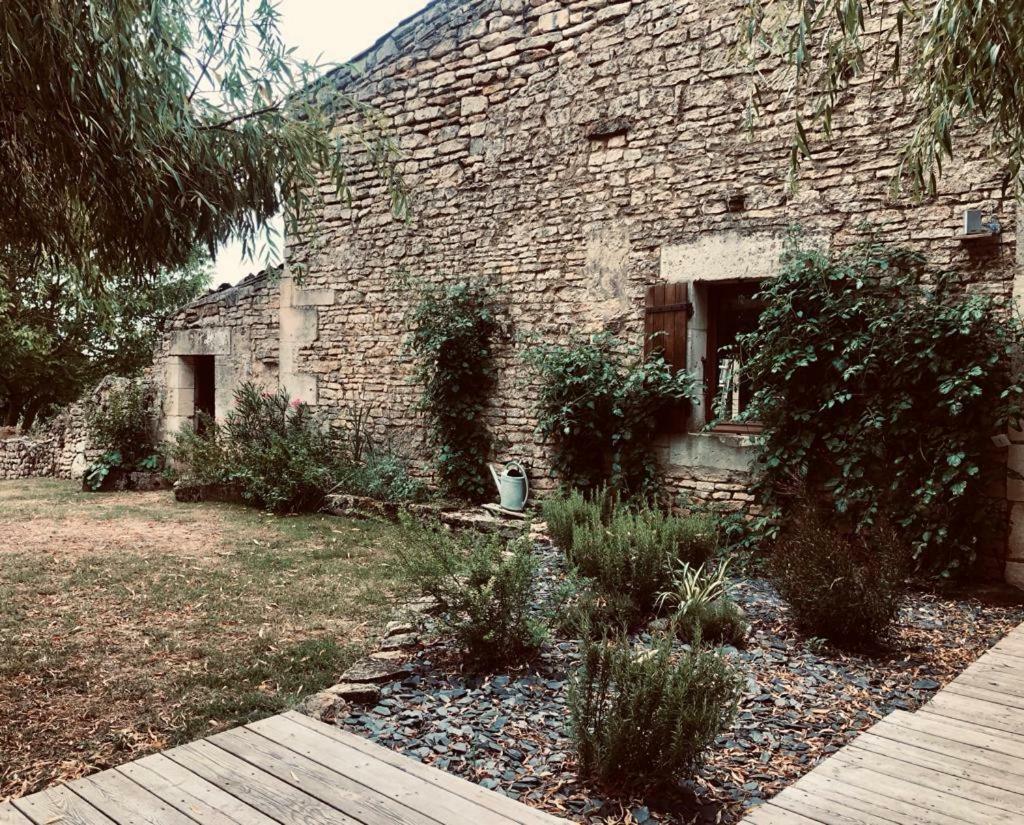 Le Gite Des 3 Saules Saint-Savinien Bagian luar foto